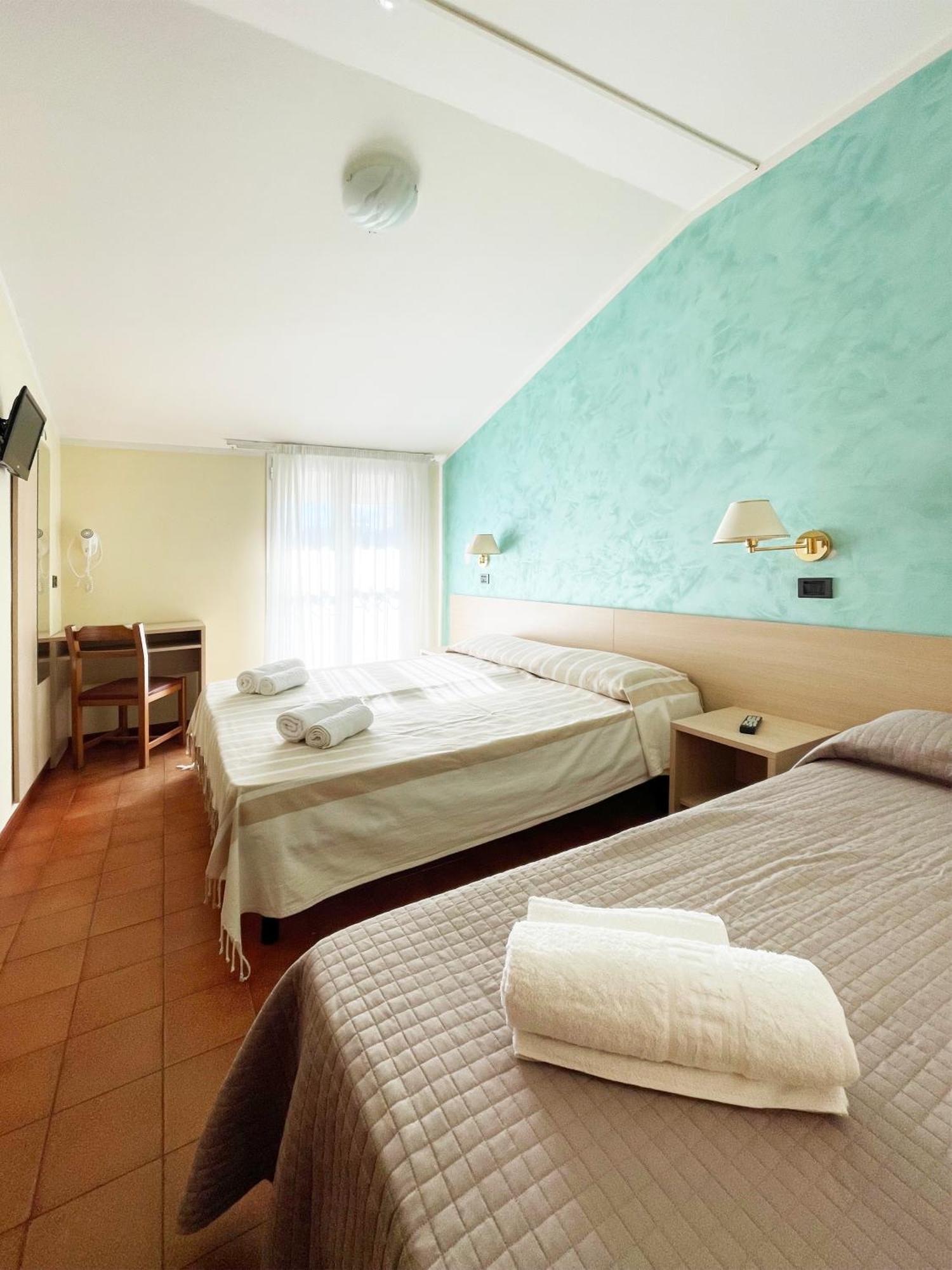 רימיני Hotel Reale מראה חיצוני תמונה