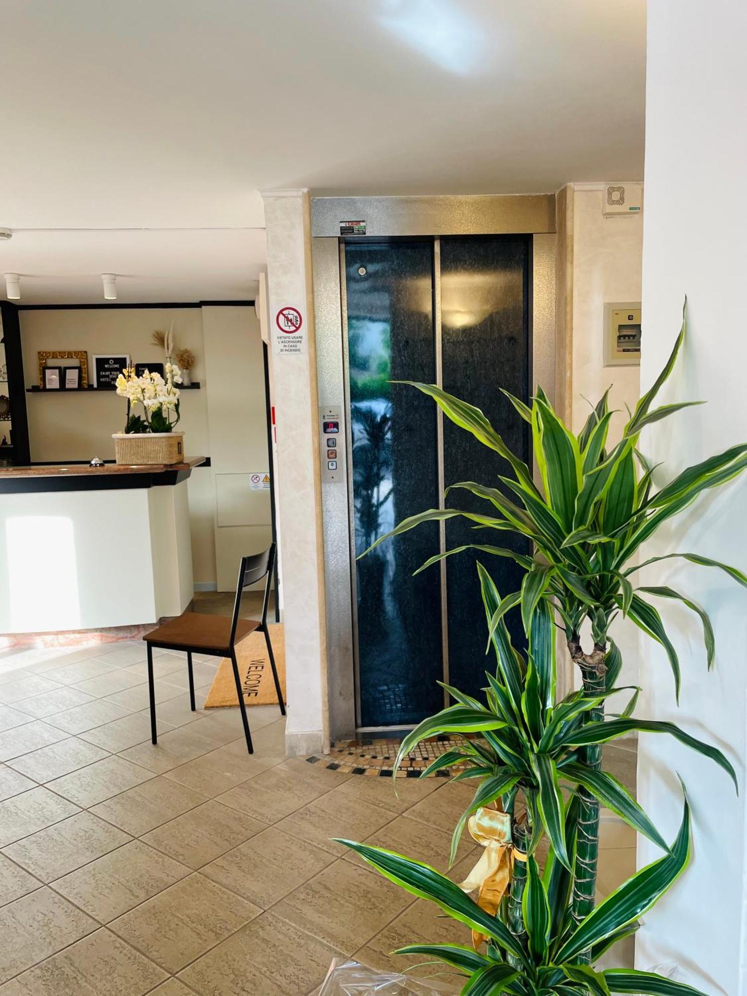 רימיני Hotel Reale מראה חיצוני תמונה